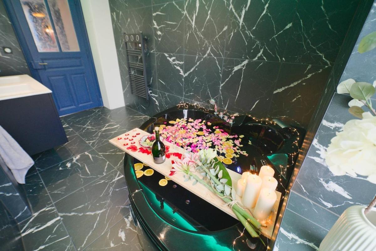 Popart Insolite Jacuzzi,sauna & Parking Free Appartement *