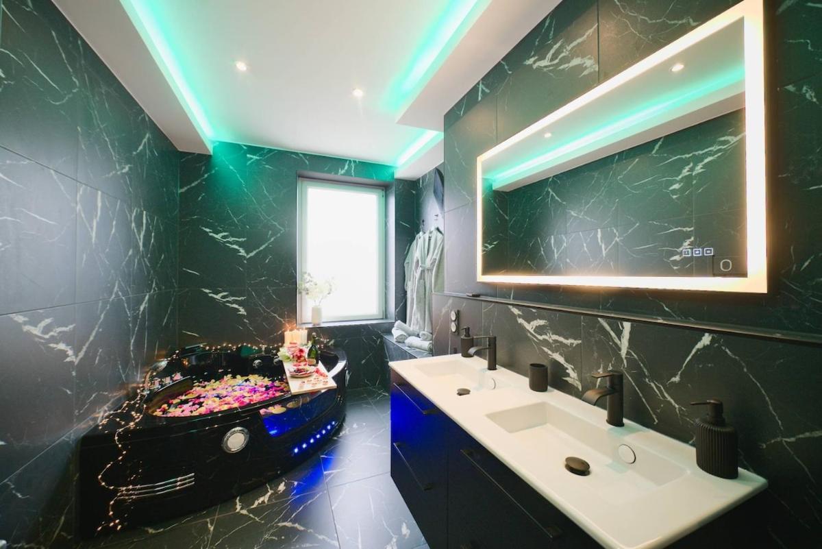 Popart Insolite Jacuzzi,sauna & Parking Free Appartement *